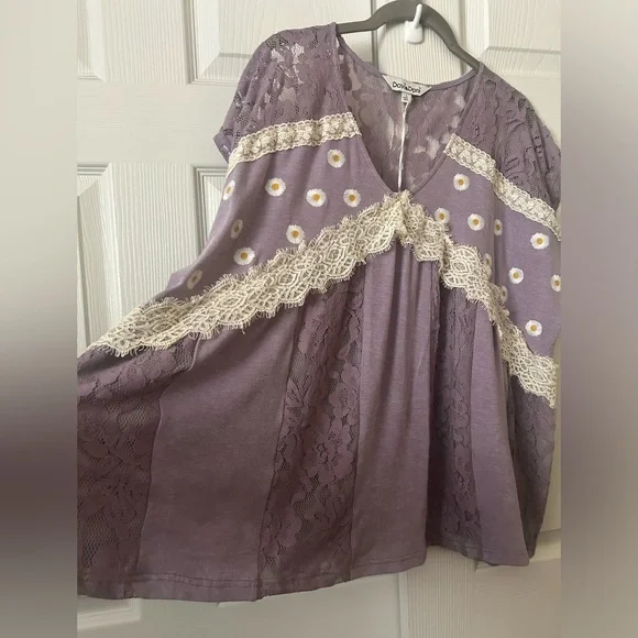 DAVI & DANI "Daisy Daydream" purple lavender w/ lace detail and floral accents L - Picture 3 of 6